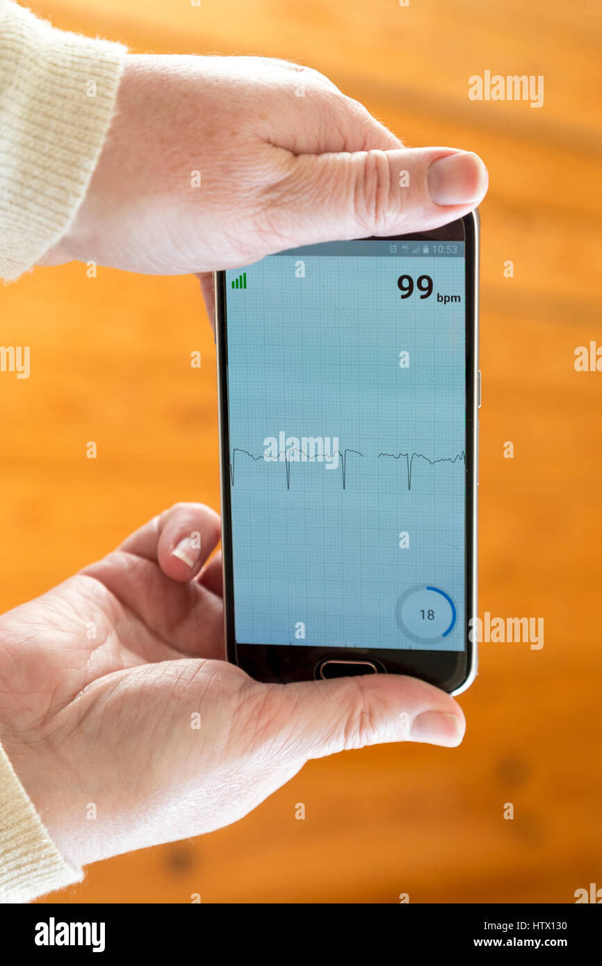 Kardia Herz Monitor app auf einem android-Handy von Samsung verwendet wird Stockfoto