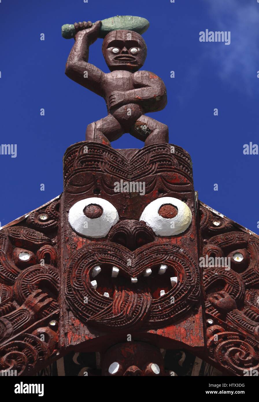 Traditionelle Maori-Idol in der Nähe von Rotorua in Neuseeland Stockfoto
