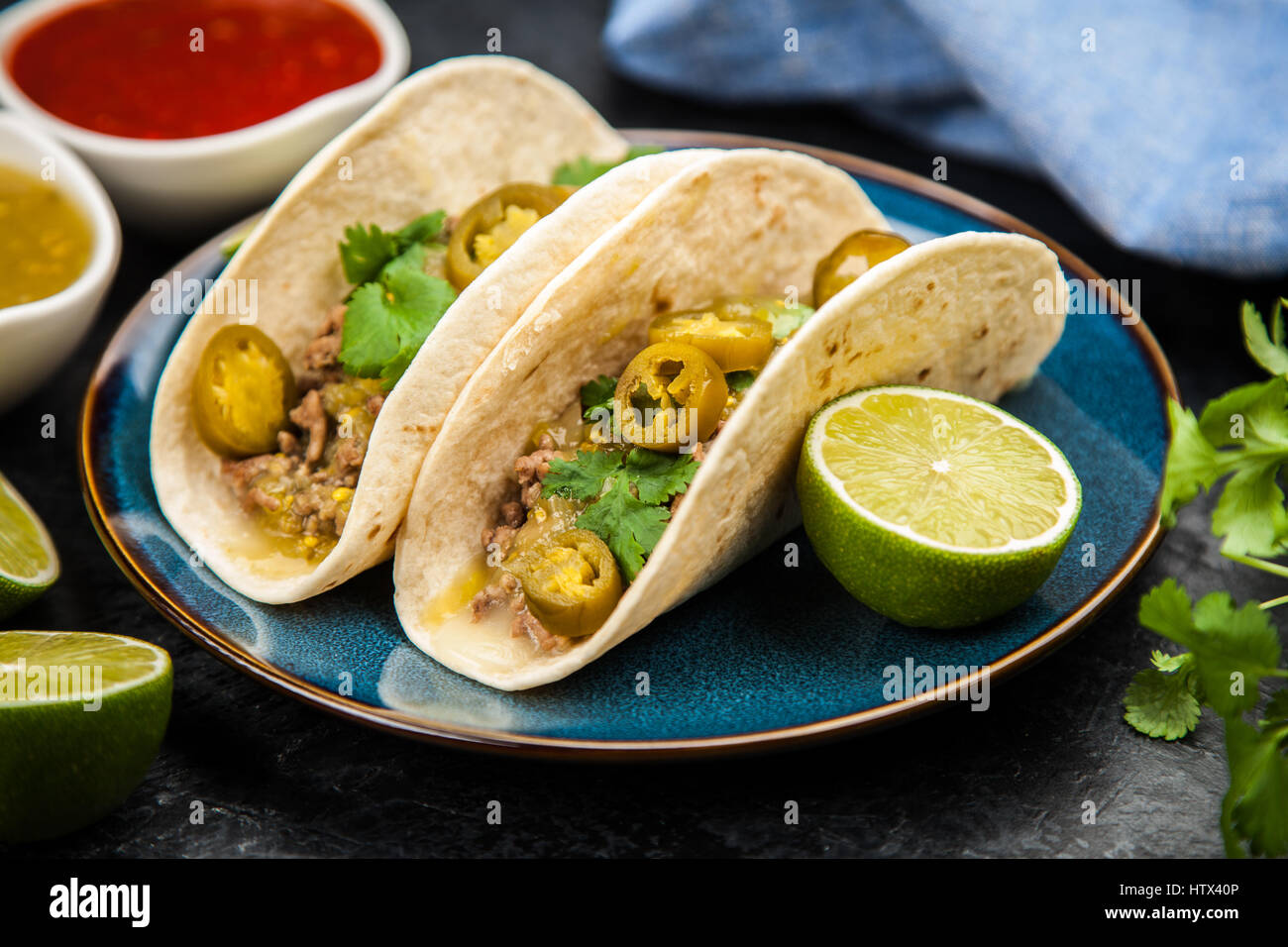 Blaue tacos -Fotos und -Bildmaterial in hoher Auflösung – Alamy