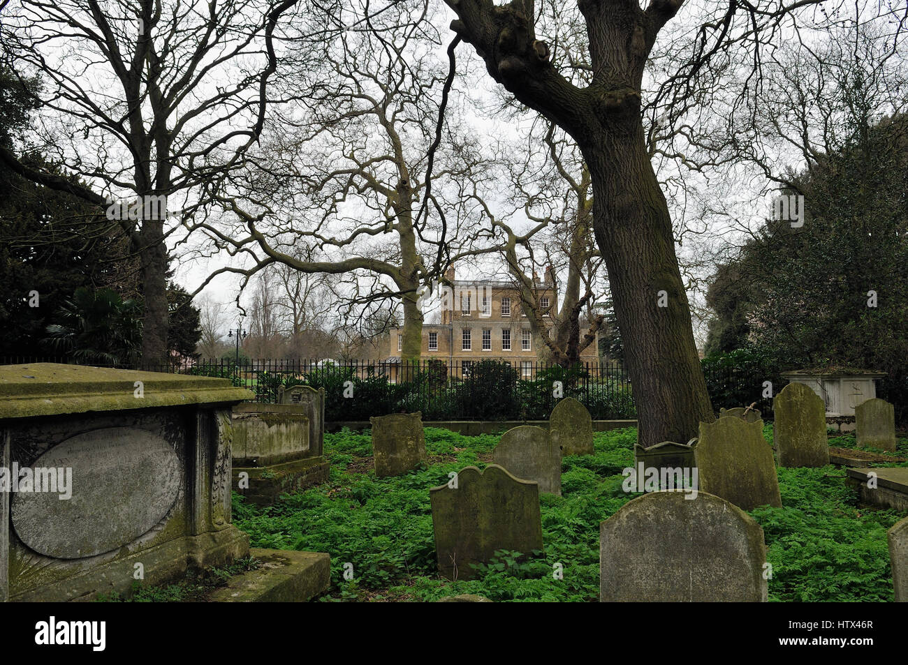 St Marys Old Kirchhof und Clissold Haus Stoke Newington Nord-London UK Stockfoto