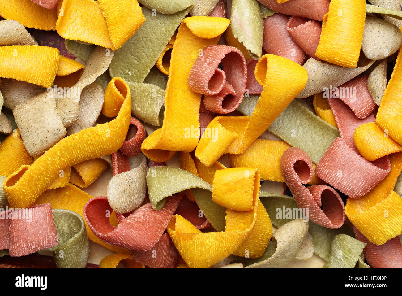 Traditionelle hausgemachte italienische Pasta-Hintergrundbild Stockfoto
