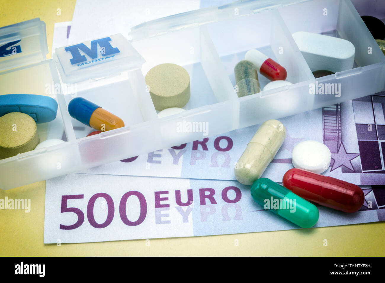 Kapseln, Ticket Euro, Konzept der Gesundheit copay Stockfoto