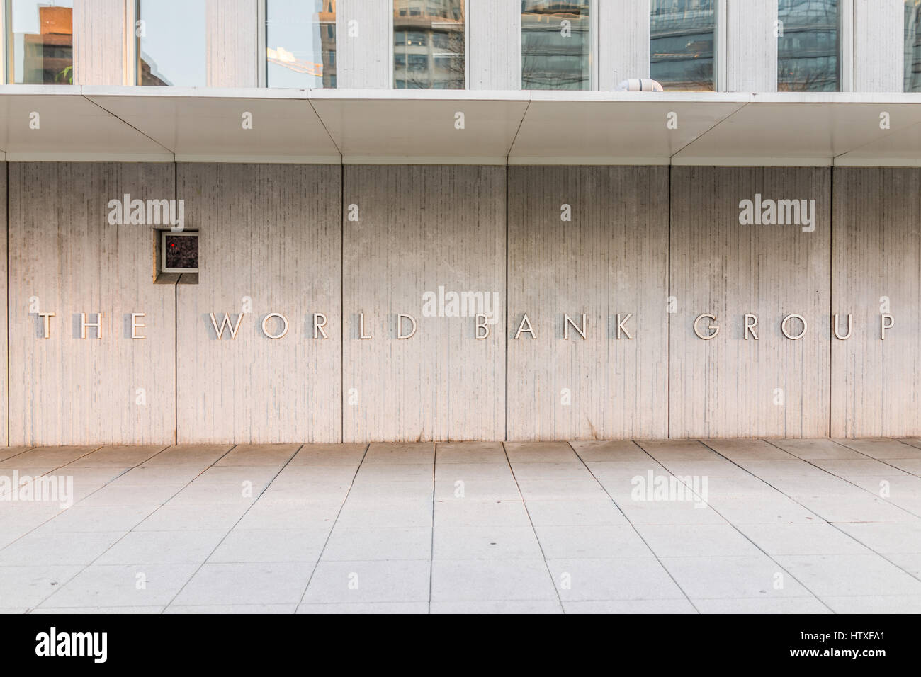 Washington DC, USA - 4. März 2017: Weltbankgruppe Schild am Gebäude außen Stockfoto