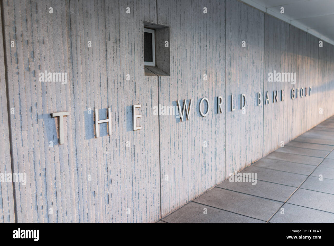 Washington DC, USA - 4. März 2017: Weltbankgruppe Schild am Gebäude außen Stockfoto