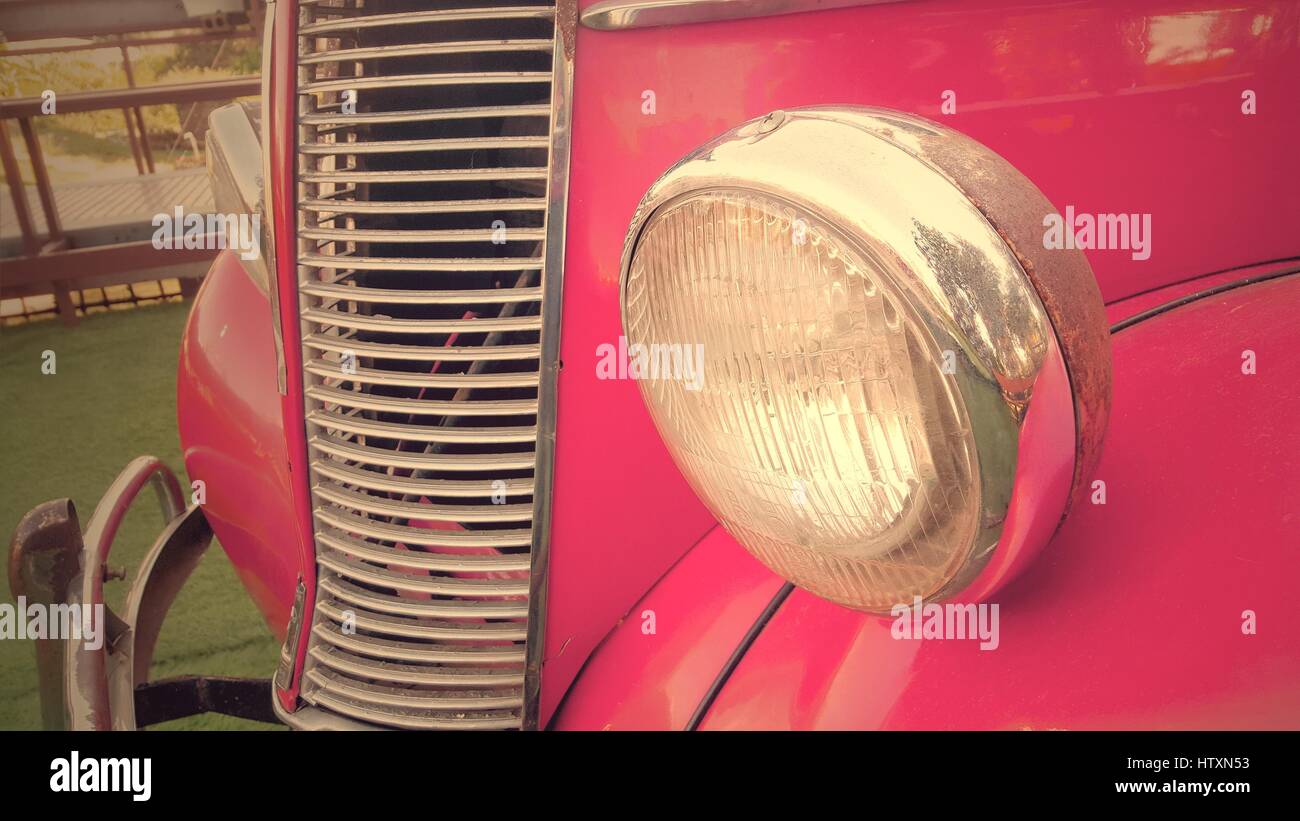 Details zu den vorderen Scheinwerfer Lampe rosa Vintage Oldtimer Stockfoto