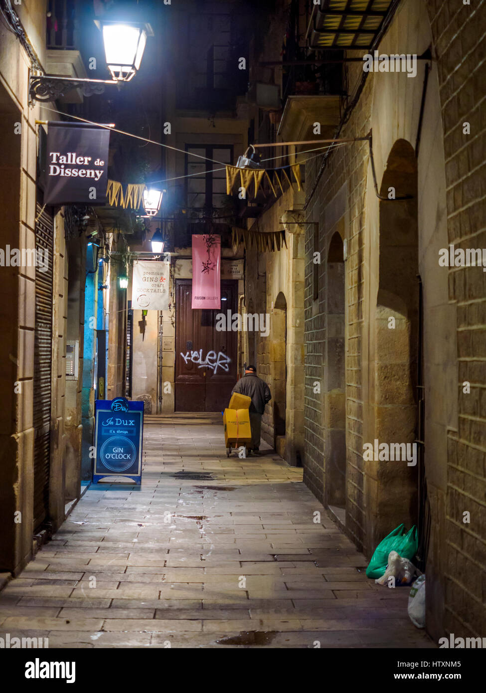 Straße in der Nacht im Stadtteil Ribera - Barcelona, Spanien Stockfoto