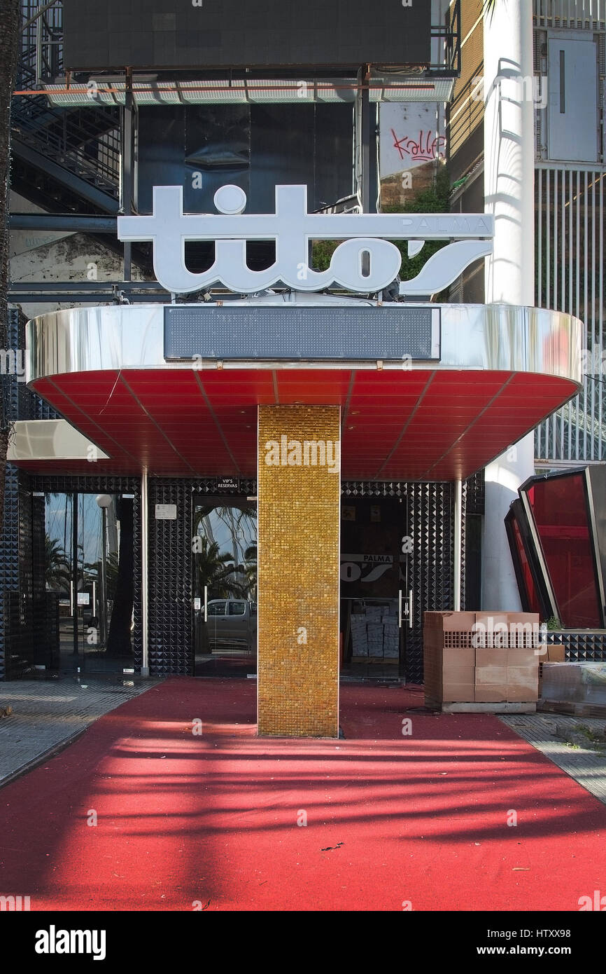 PALMA, MALLORCA, Spanien - 28. Januar 2017: Discoteque Titos und roten Teppich Eingang am 28. Januar 2017 in Palma, Mallorca, Spanien. Stockfoto