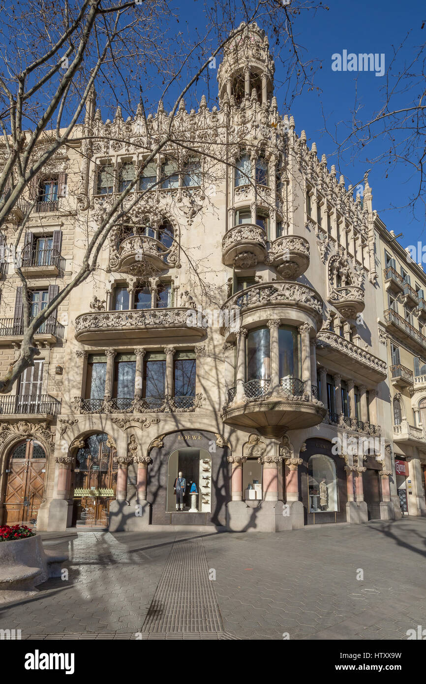 Das Casa Lleó Morera wurde von dem bekannten modernistischen Architekten Lluís Domènech i Montaner entworfen. Passeig de Gràcia 35. Eixample Viertel von Barcelona. Spanien. Stockfoto