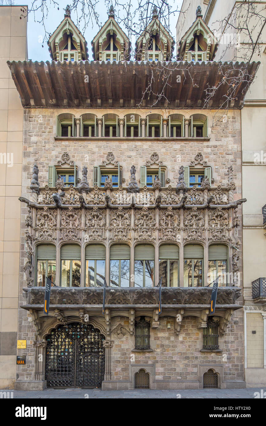 Palau del Baró de Quadras durch Architekten Josep Puig ich Cadafalch, Barcelona, Spanien. Stockfoto