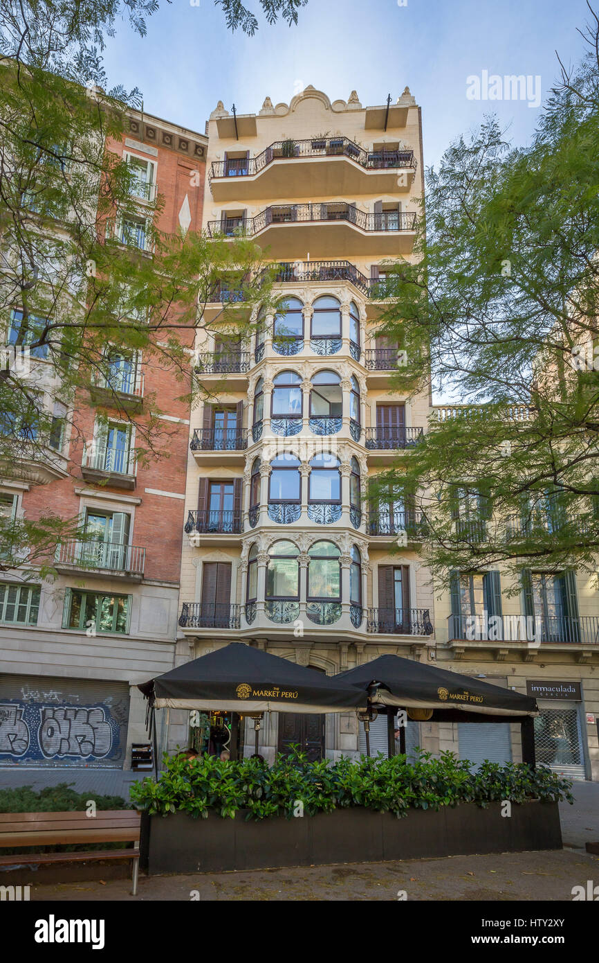 Carrer Gran de Gracia, 7 | Barcelona, Katalonien, Spanien. Stockfoto