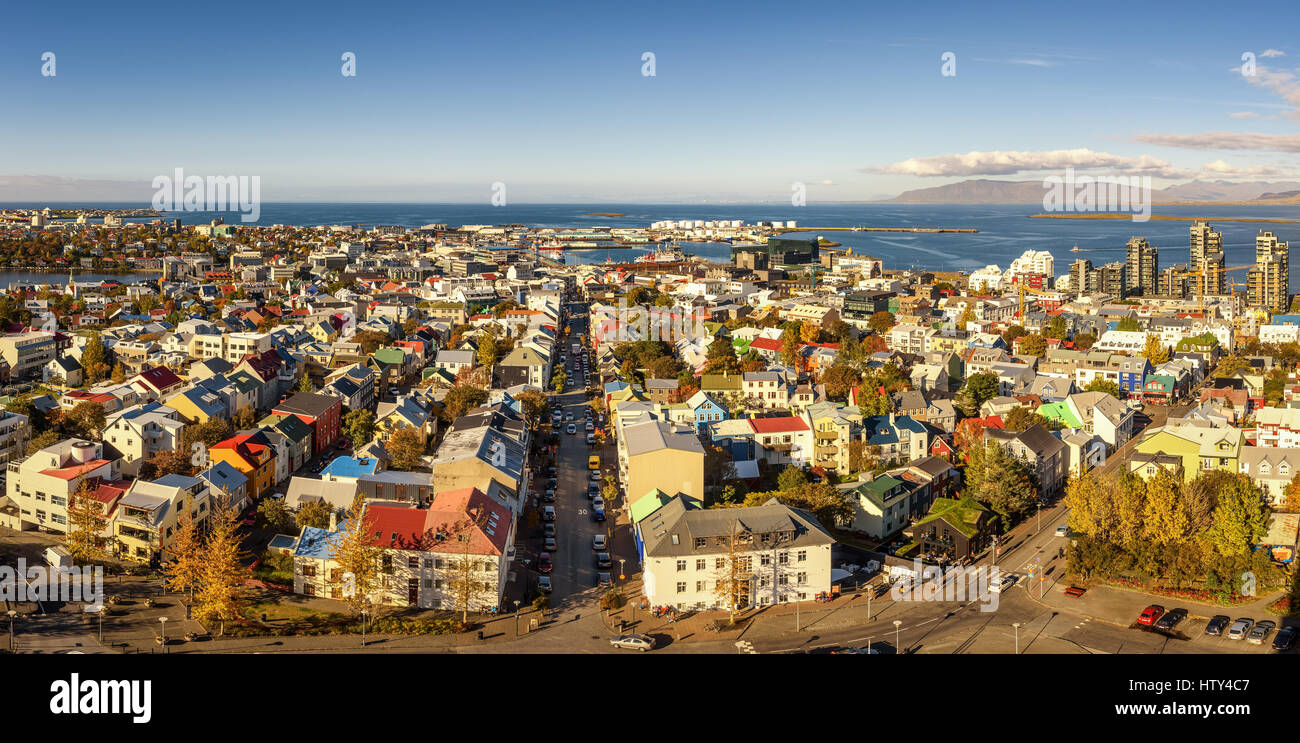 Panorama von Reykjavik in Island betrachtet von der Spitze der Hallgrimskirkja Kirche Stockfoto