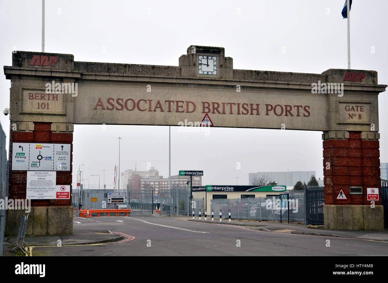 Die Associated British Ports Torbogen in Southampton Docks Stockfoto