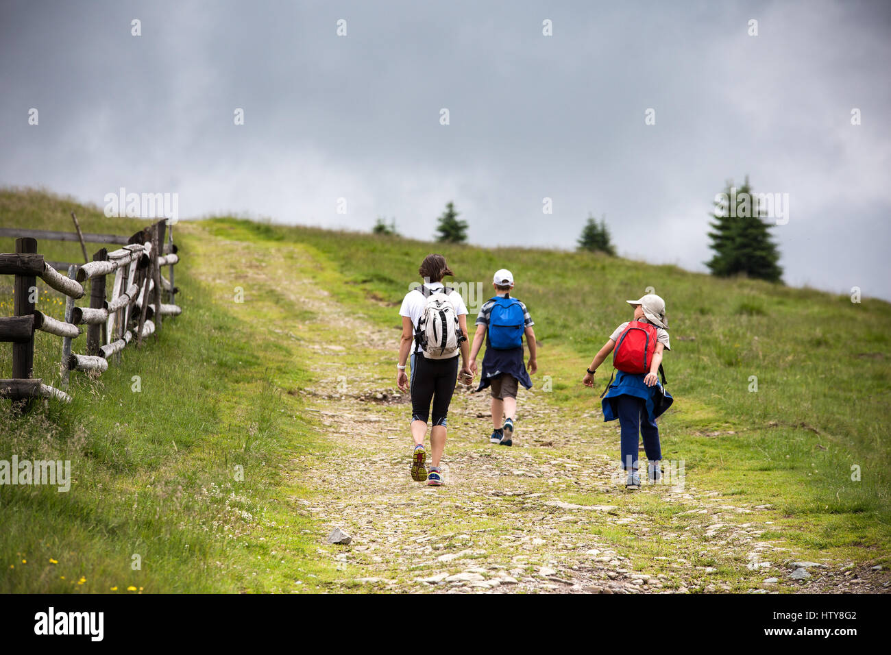 Rundgang durch die rumänische Landschaft, Berge, Dörfer, Gewässer. Urlaub in der Natur der Karpaten. Stockfoto