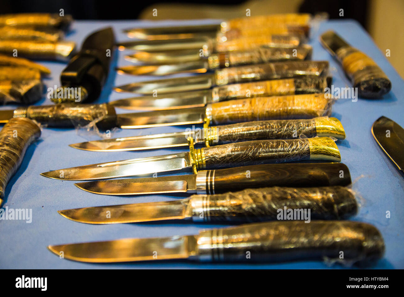 Sammlung von Jagdmesser, unterschiedlich in Größe .russia Stockfoto