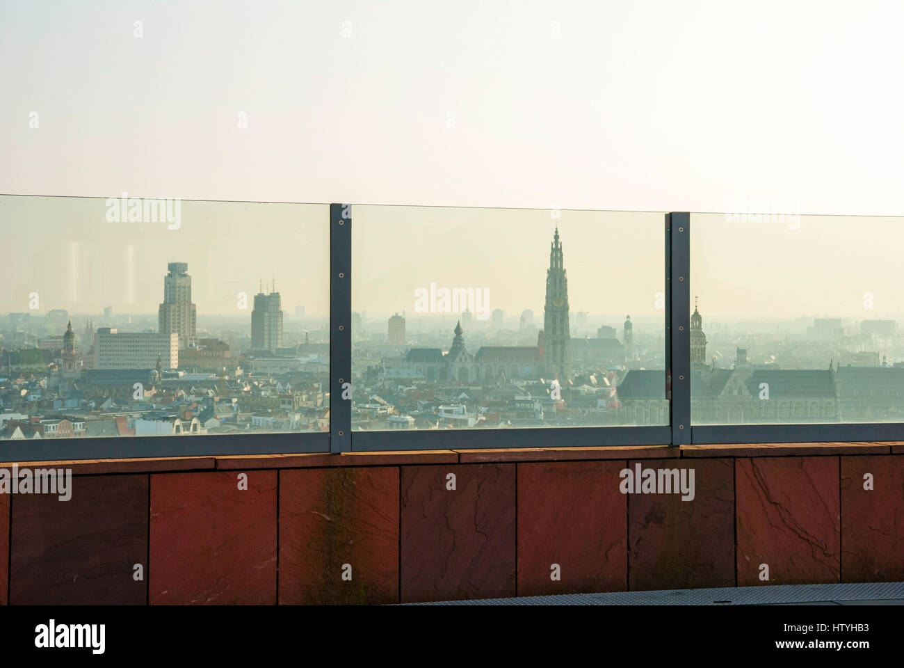 Antwerpen, Belgien - März 17: Blick über Antwerpen vom Museum Aan der Stroom am 17. März 2015 Stockfoto