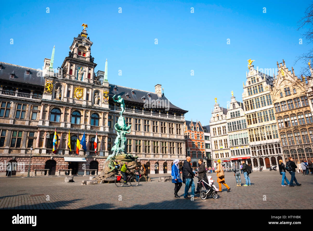 Antwerpen, Belgien - März 17: Innenstadt von Antwerpen mit typischen alten Häusern am 17. März 2015 Stockfoto