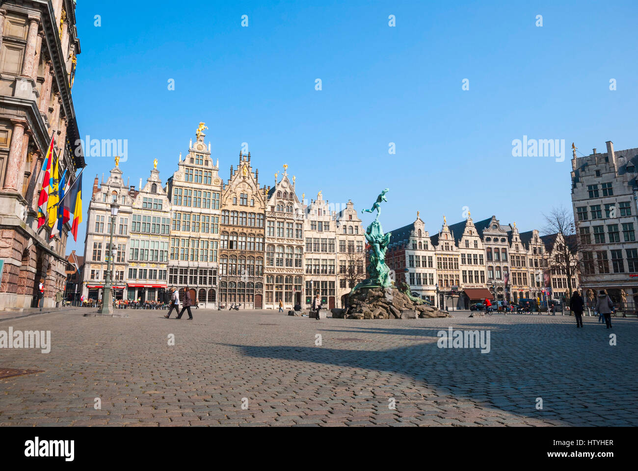 Antwerpen, Belgien - März 17: Innenstadt von Antwerpen mit typischen alten Häusern am 17. März 2015 Stockfoto
