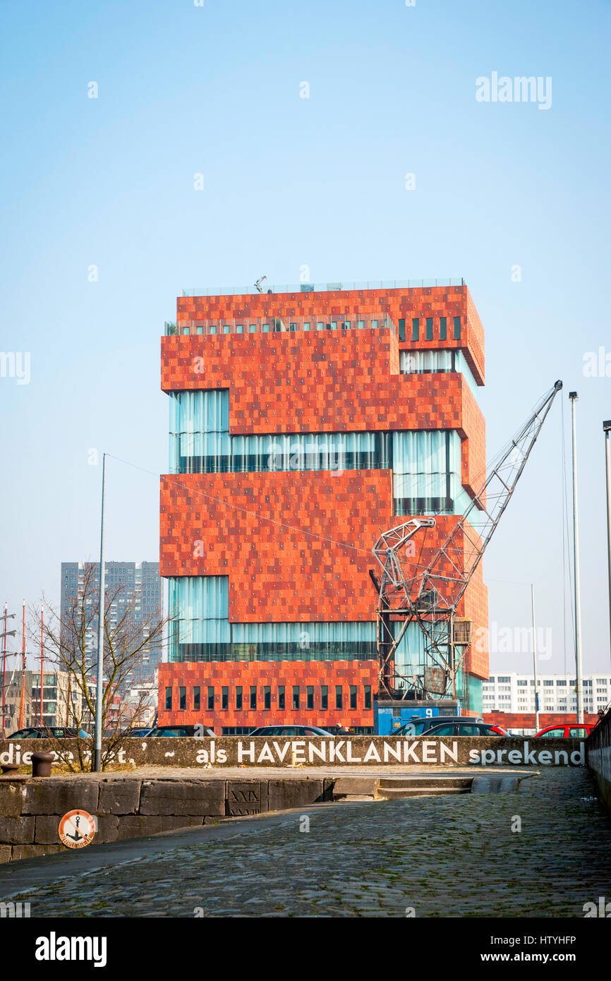 Antwerpen, Belgien - März 17: Museum Aan Ser Stroom, befindet sich entlang des Flusses Schelde, entworfen von Neutelings Riedijk Architekten ist der Neuzugang in Stockfoto