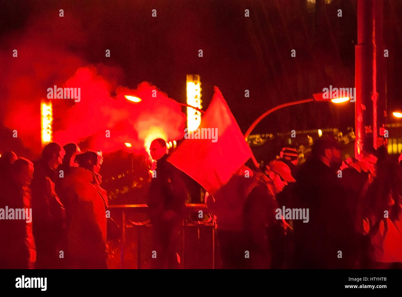 Warschau, Polen - NOVEMBER 11: Proteste und Unruhen in der Nacht im polnischen Unabhängigkeitstag in Warschau im 11. November 2014 Stockfoto