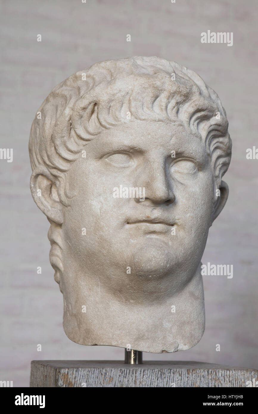 Den Kopf aus der Kolossalstatue Roman Emperor Nero (54-68 n. Chr. Herrschaft) auf dem Display in der Glyptothek in München, Bayern, Deutschland. Stockfoto