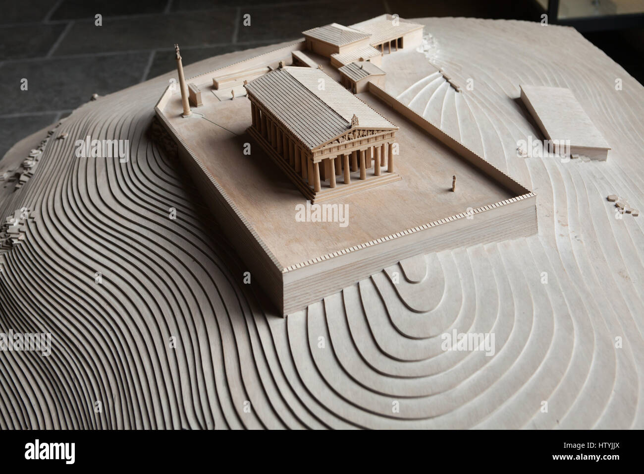 Scale Modell des Heiligtums des Tempel des Aphaiatempels auf Aegina Insel angezeigt in der Glyptothek in München, Bayern, Deutschland. Stockfoto