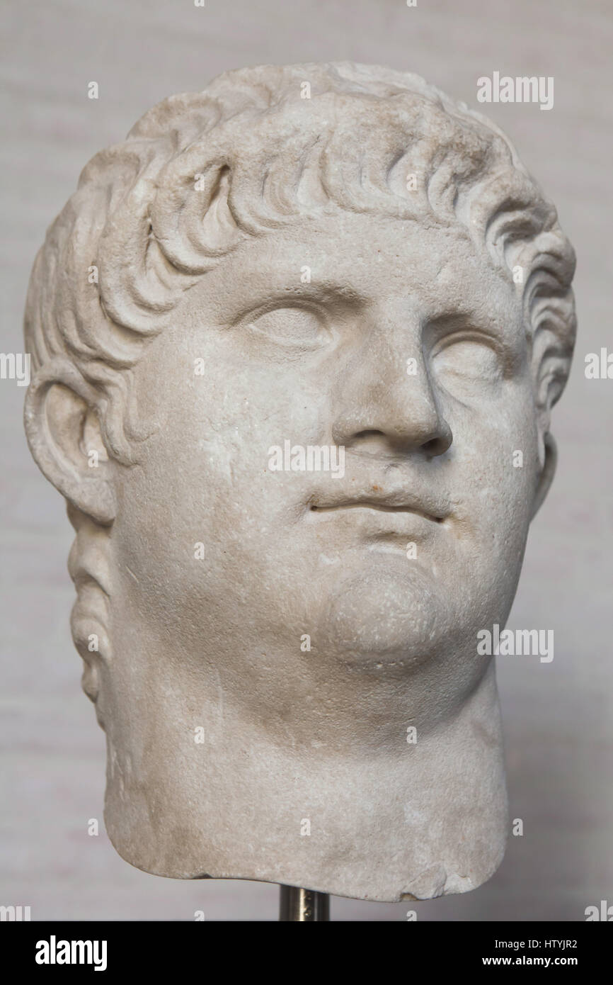 Den Kopf aus der Kolossalstatue Roman Emperor Nero (54-68 n. Chr. Herrschaft) auf dem Display in der Glyptothek in München, Bayern, Deutschland. Stockfoto