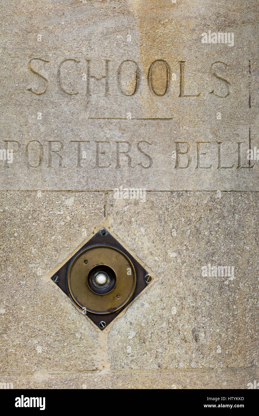 Für die Untersuchungen Schulen bauen Oxford Schulen Träger Glocke Stockfoto