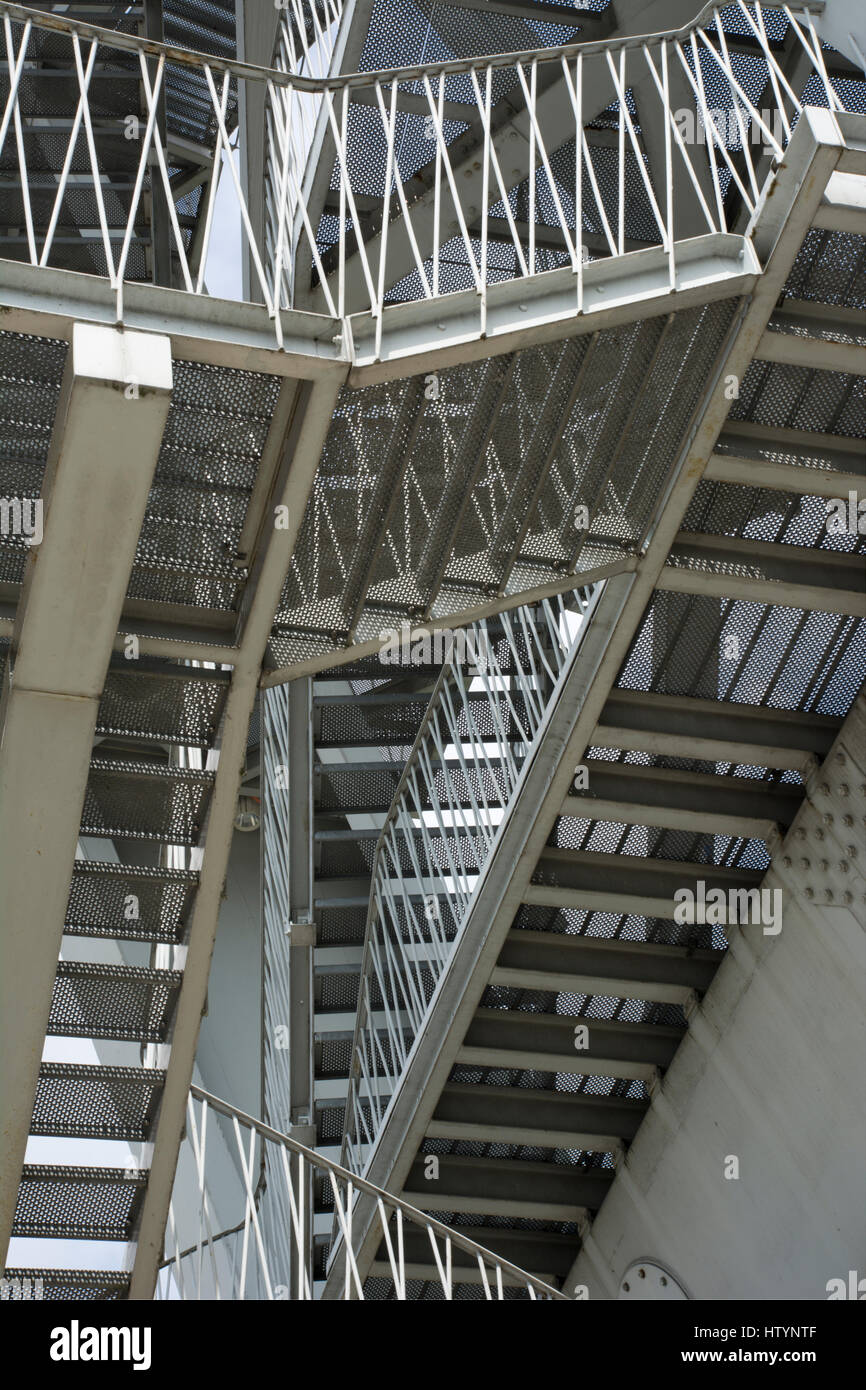 Treppe im Atomium, Brüssel, Belgien. Stockfoto