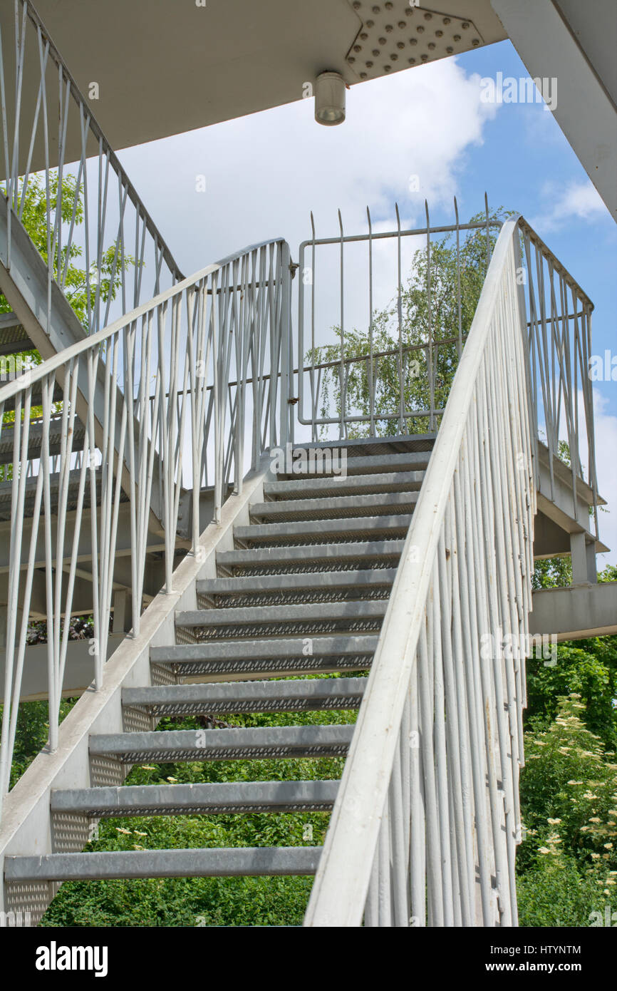 Treppe im Atomium, Brüssel, Belgien. Stockfoto