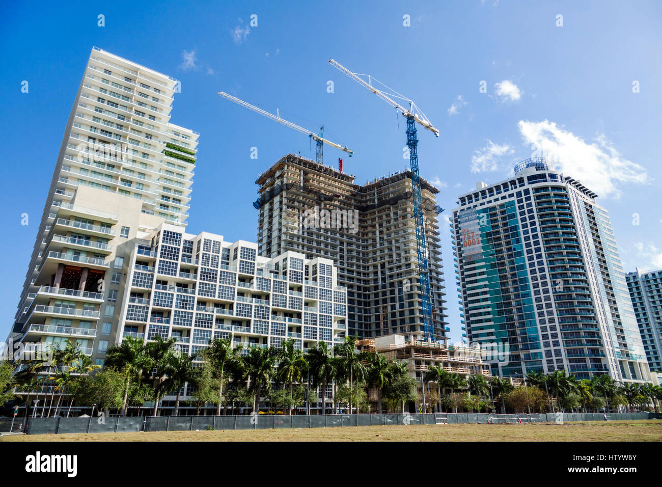 Miami Florida, Wynwood, Wohngebäude, Hochhaus, im Bau, Krane, Wohnungen, Eigentumswohnungen Wohnapartments Gebäude Stockfoto