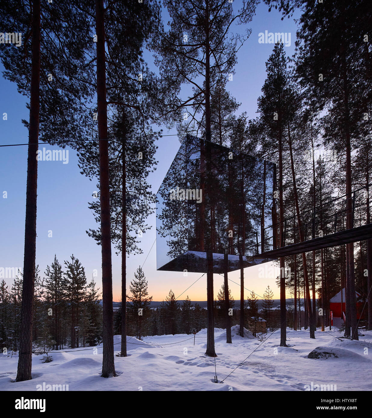 Die Mirrorcube. Treehotel, Harads, Schweden. Architekt: Verschiedene, 2016. Stockfoto