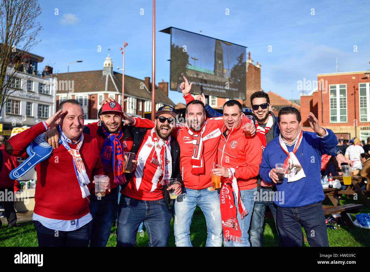 Champions League FC Sevilla in Leicester City Centre, Großbritannien. Stockfoto