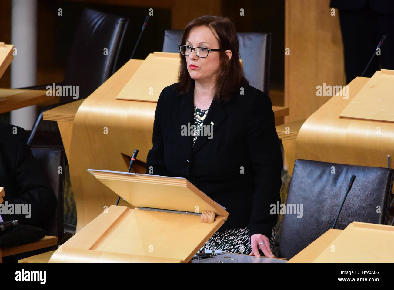 Edinburgh, Schottland, Vereinigtes Königreich. 15. März 2017. Joan McAlpine MSP, Convener der Kultur, Tourismus, Europa und externe Relations Committee des schottischen Parlaments, Eröffnung der Debatte auf "Berichte über die Auswirkungen des EU-Referendums über Schottland", Credit: Ken Jack/Alamy Live News Stockfoto