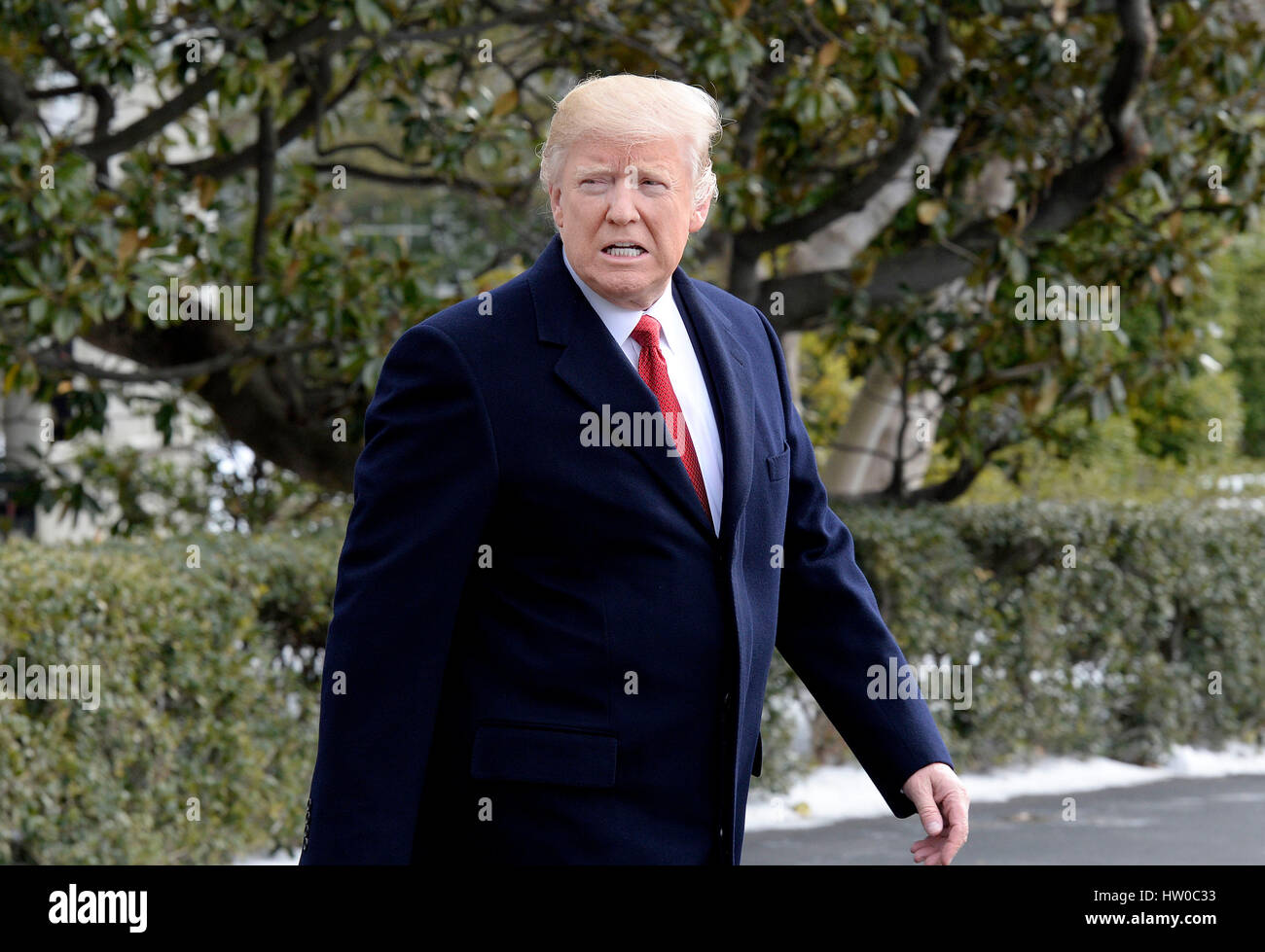 Washington DC, USA 15. März 2017 Vereinigte Staaten Präsident Donald J Trump Wanderungen auf dem South Lawn des weißen Hauses in Richtung Marine One wie er verlässt das Weiße Haus am 15. März 2017 in Washington, DC, der Präsident wird Veranstaltungen in Michigan und Tenne Stockfoto
