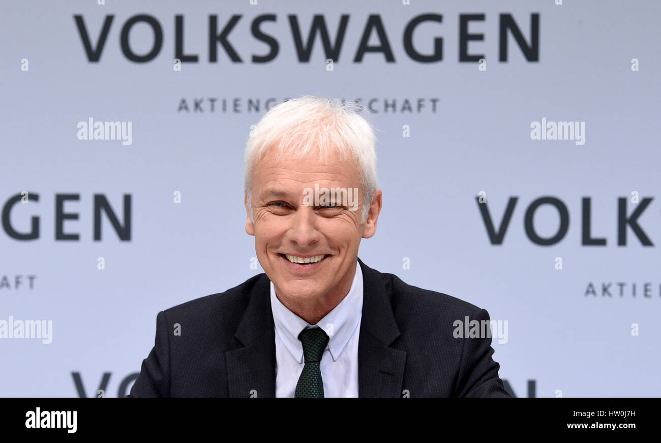 Wolfsburg, Deutschland. 14. März 2017. Matthias Müller, Vorstandsvorsitzender der Volkswagen AG spricht bei der jährlichen Pressekonferenz für die Volkswagen AG in der Unternehmenszentrale in Wolfsburg, Deutschland, 14. März 2017. Foto: Rainer Jensen/Dpa/Alamy Live-Nachrichten Stockfoto