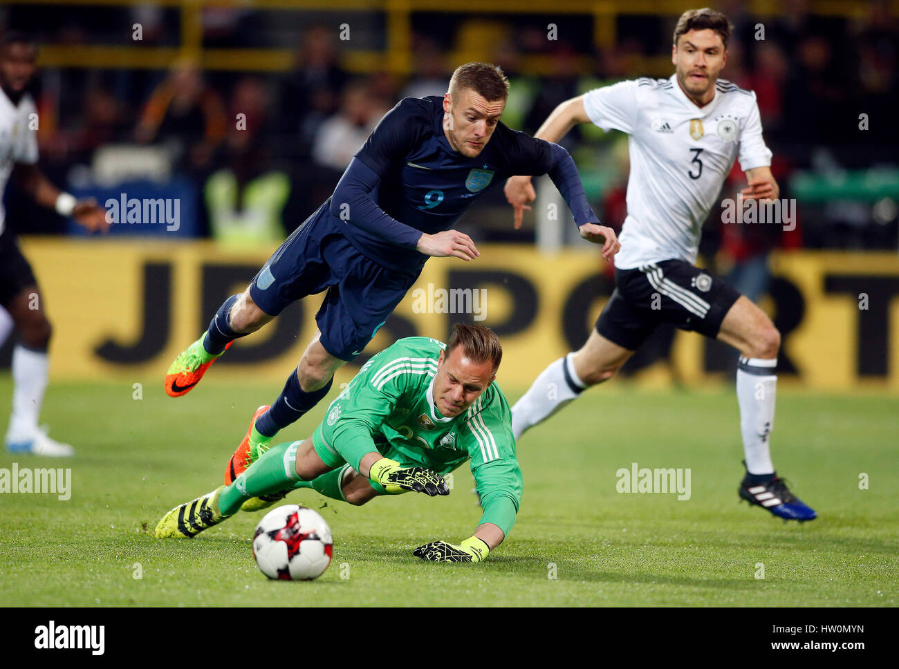 Dortmund, Deutschland. 22. März 2017. Fußball internationale Freundschaftsspiel zwischen Deutschland und ENGLAND in DORTMUND, Deutschland am März 22,2017 - Goalie Marc ter STEGEN (GER) - L- und Jamie VARDY (ENG) - R-Credit: Norbert Schmidt/Alamy Live News Stockfoto