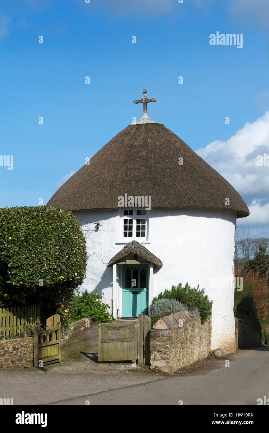 Ein Ringlokschuppen in dem Dorf Veryan in Cornwall, England, UK. Stockfoto