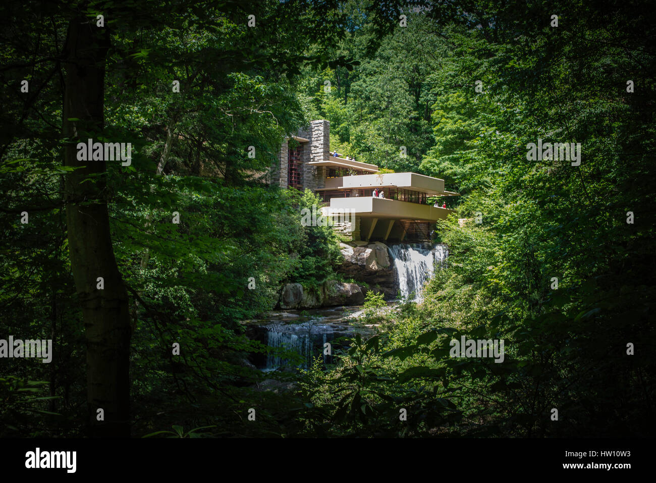 Fallingwater oder der Kaufmann-Residenz ist ein Haus, entworfen vom Architekten Frank Lloyd Wright im Jahre 1935 im ländlichen Südwesten von Pennsylvania, 43 Meilen Südmarokko Stockfoto