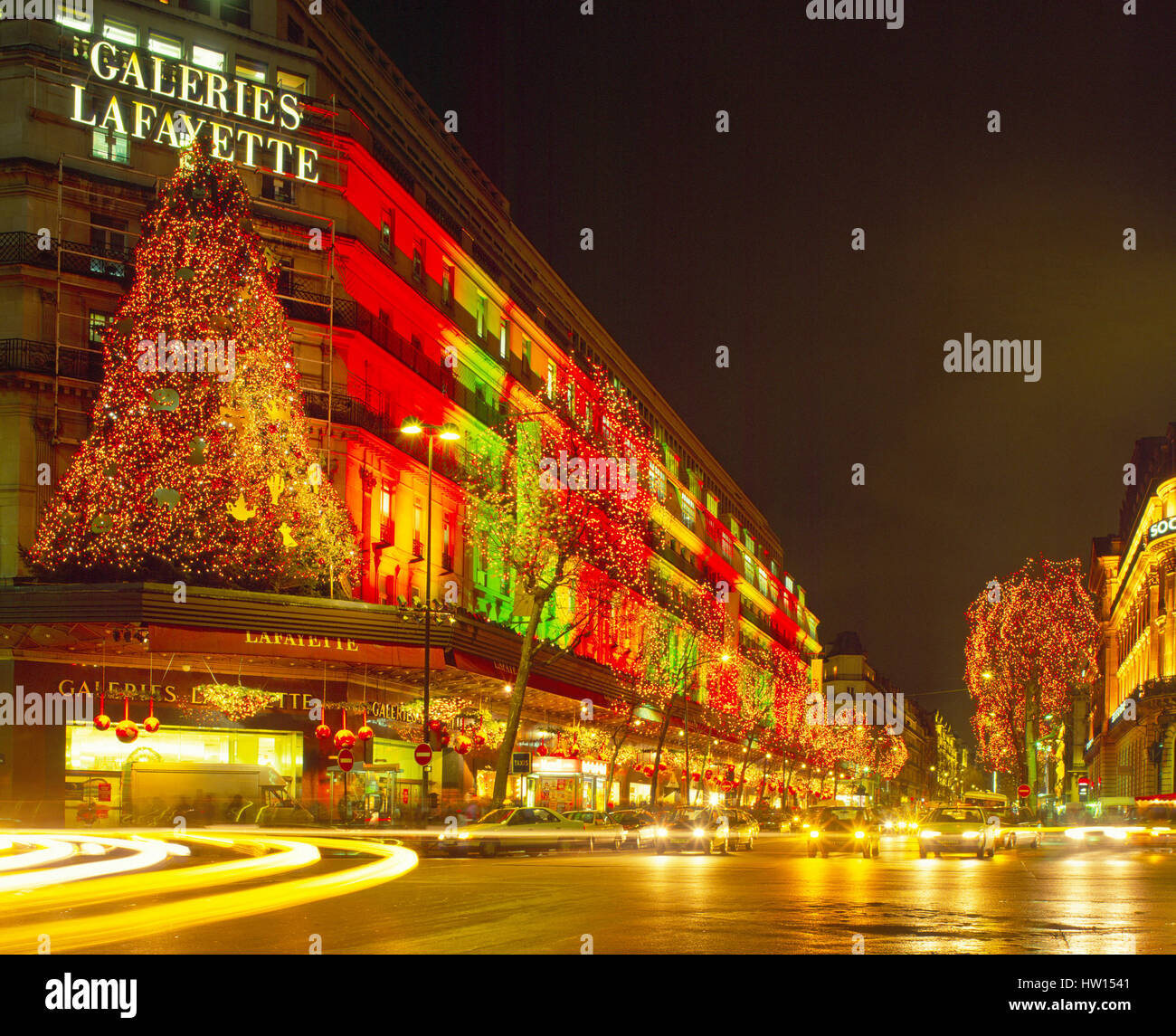 Galeris Lafayette und Boulevard Haussmann dekoriert für Weihnachten, Paris, Frankreich Stockfoto