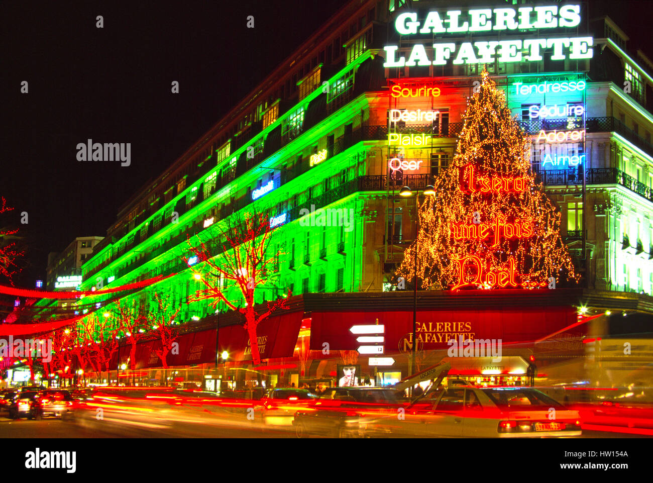 Galeries Lafayette und Boulevard Haussmann dekoriert für Weihnachten, Paris, Frankreich Stockfoto
