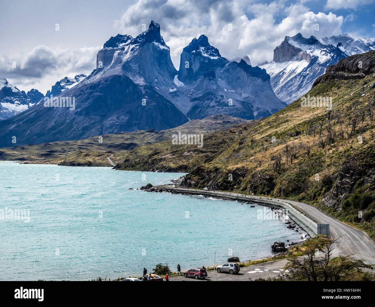 Hosteria Pehoe am See Pehoe, Hörnern Paine im Hintergrund, Torres de Paine Nationalpark, Patagonien, Chile Stockfoto