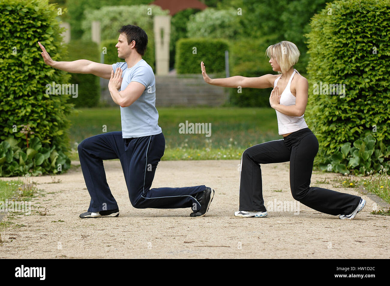 Koppeln Sie mit Joga, Paar Beim Joga Stockfoto