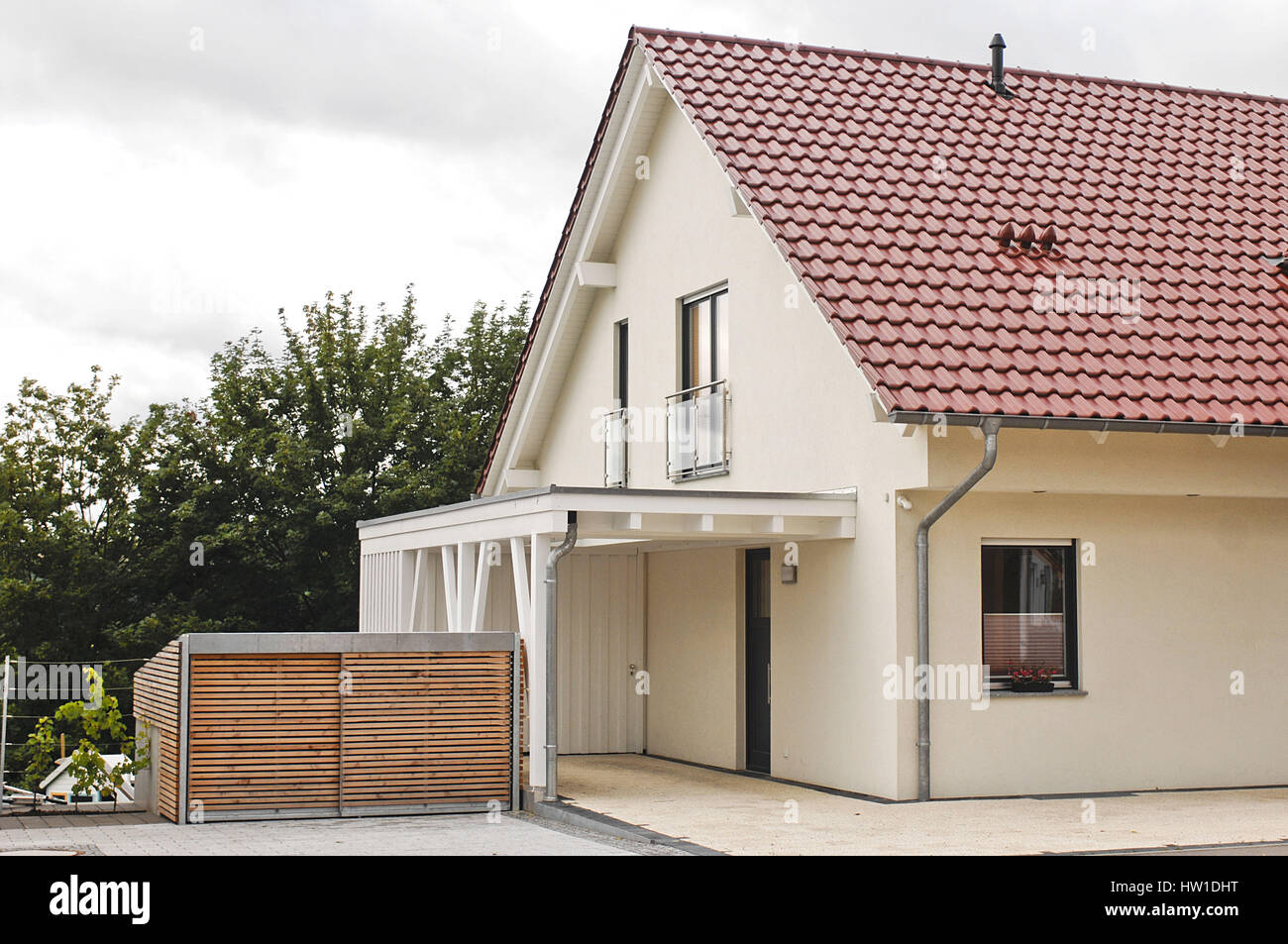 Haus mit Carport, Haus Mit Carport Stockfoto