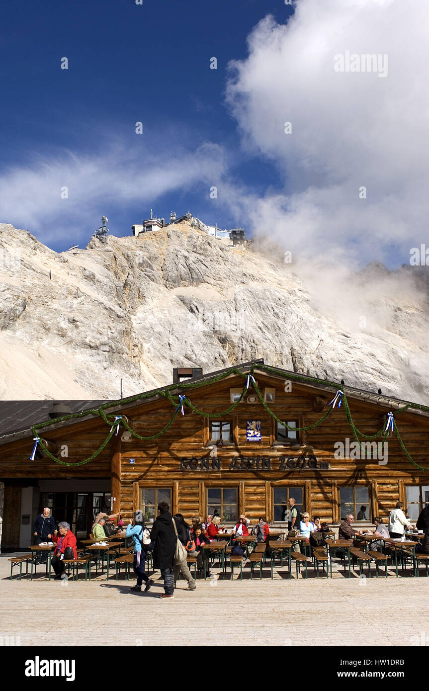 Sonnen Sie sich mit Zupsitze, Sonn Alpin Mit Zupsitze Alpine Stockfoto