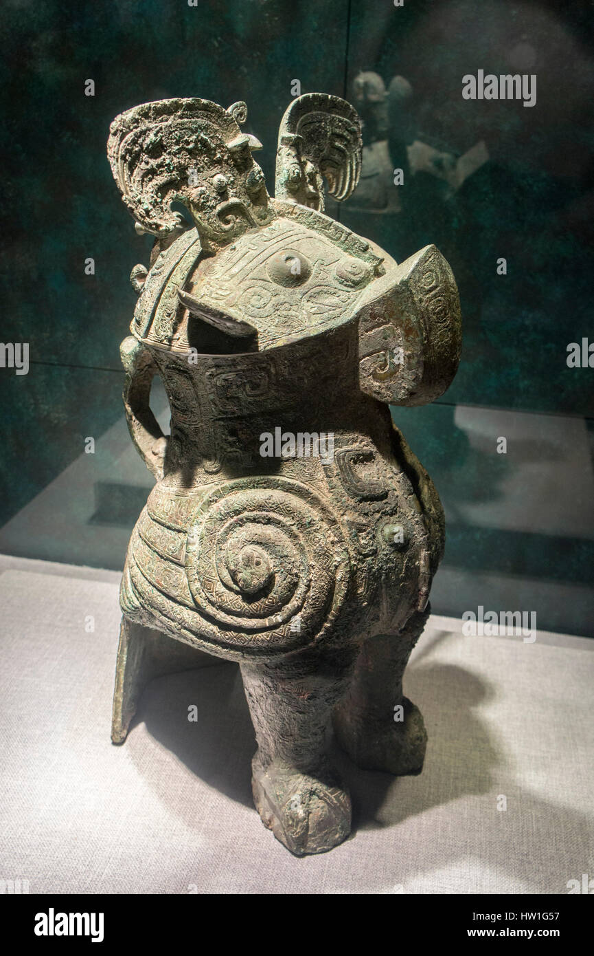 Bronzene Eule-förmigen Zun mit Aufschrift Fuhao, Wein Schiff späten Shang-Dynastie China Stockfoto Bronzene Eule-förmigen Zun mit Aufschrift Fuhao, Wein Schiff späten Shang-Dynastie China Stockfoto