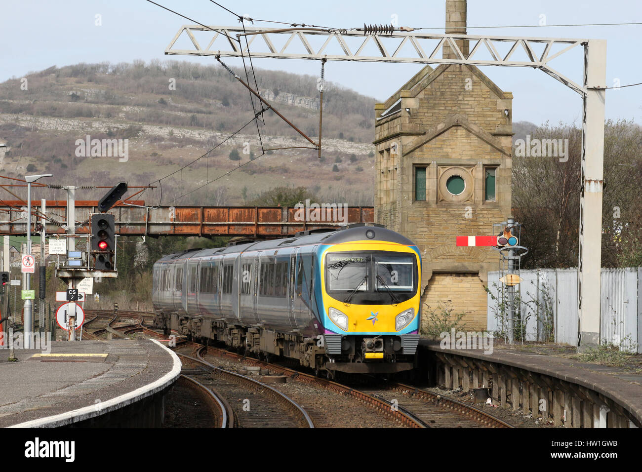 Klasse 185 Desiro Diesel Triebzug Ankunft in Carnforth Bahnhof mit einem nördlichen Schiene Passagier-Service von Barrow-in-Furness, Lancaster Stockfoto