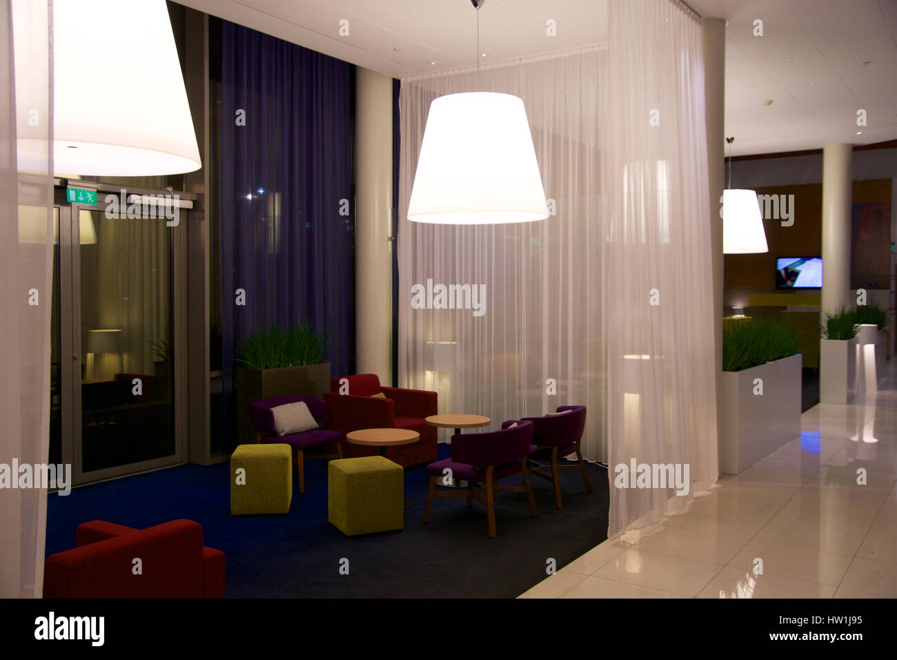 OSLO, Norwegen - 20. Januar 2017: Lounge-Bereich eines Hotels. Fragment der Lobby. Innenarchitektur, Flughafenhotel Park Inn. Stockfoto