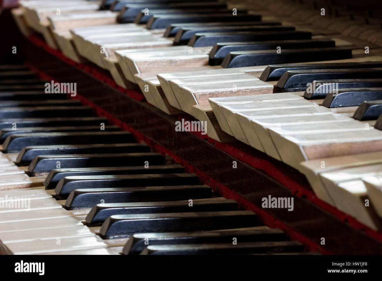 Abstrakten Detail der alten gebrochenen und staubigen Orgel Schlüssel Stockfoto