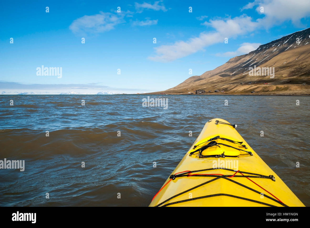 Kajakfahren auf dem Meer, Egoperspektive, Arktis, Norwegen Stockfoto