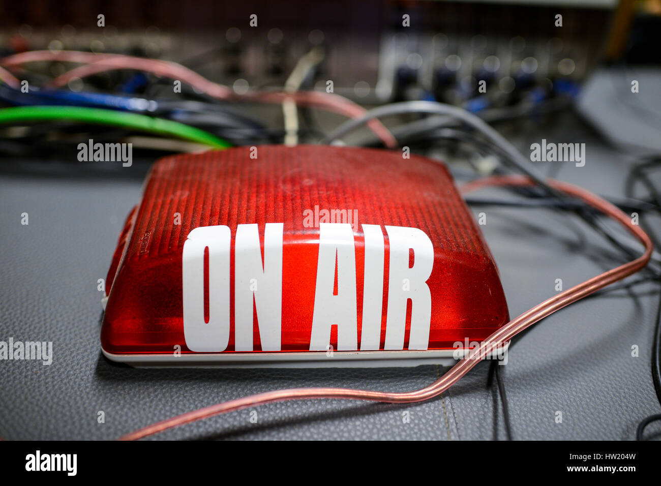 UGANDA, Arua, Radiosender Radio Pacis, ON AIR Lampe Stockfoto